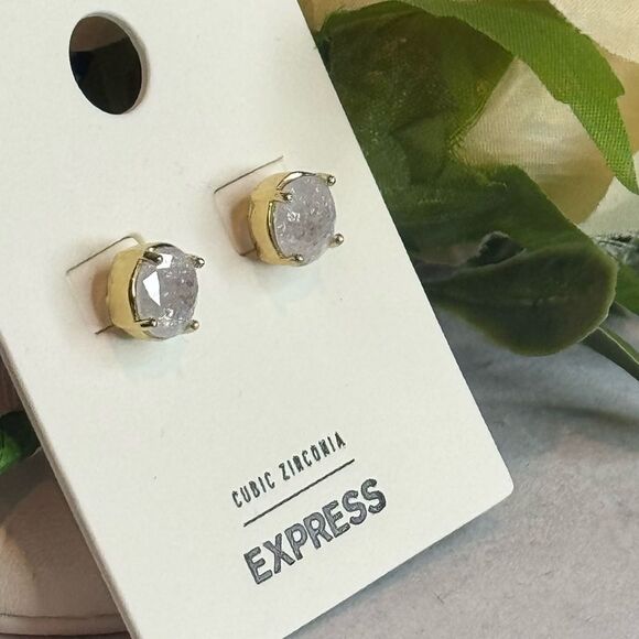 EXPRESS Gold Tone Princess Cut Sparkling Stud Earrings .3 inch - Picture 4 of 6
